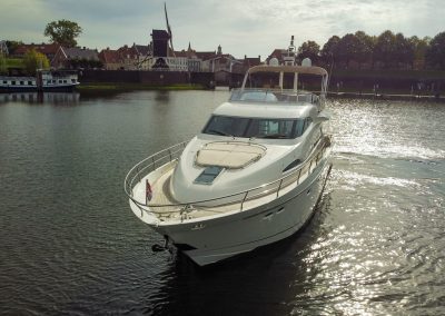 Fairline_squadron_21