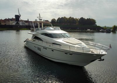 Fairline_squadron_22