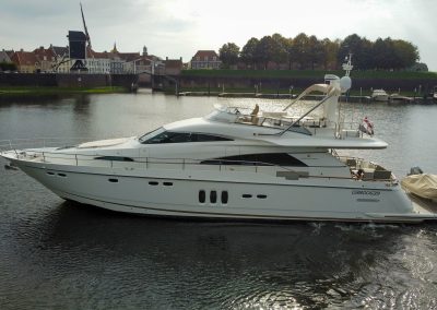 Fairline squadron